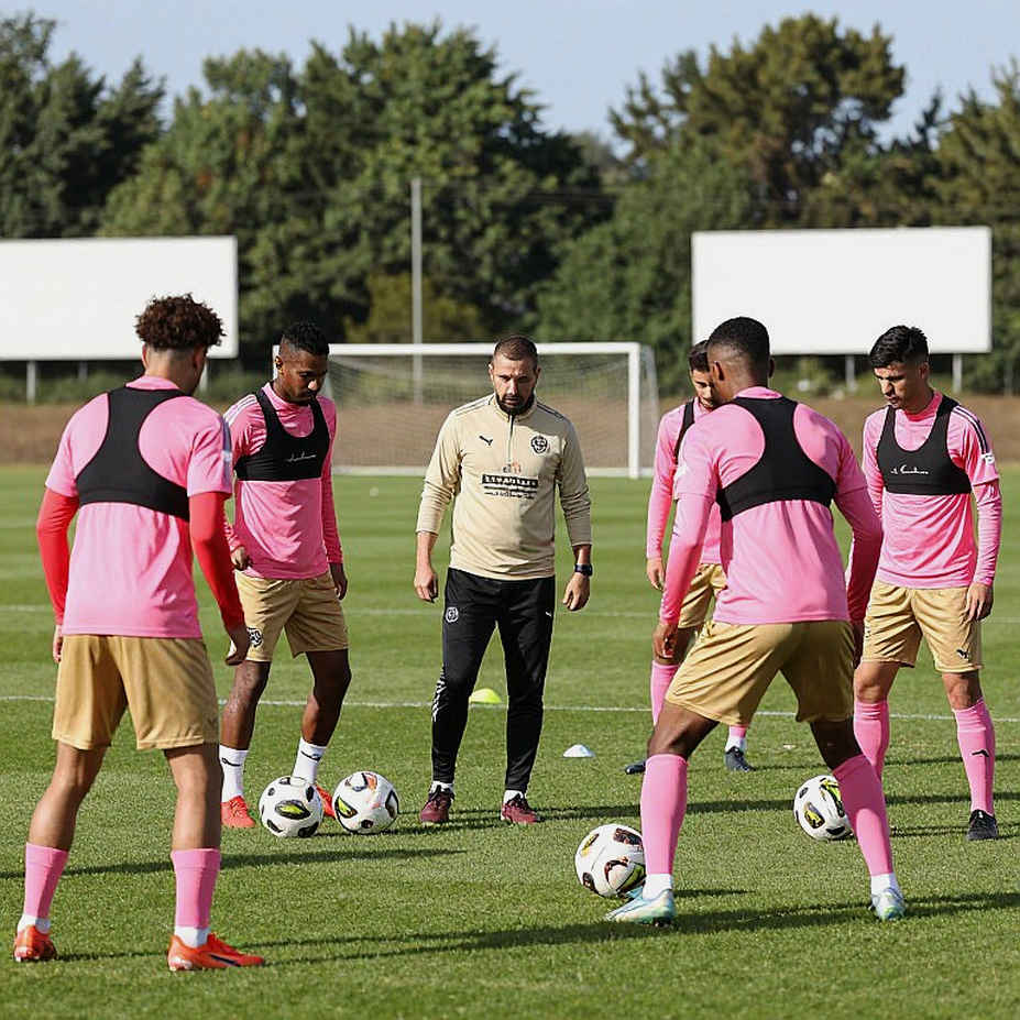Feyenoord và hóa đơn đêm Camp Nou: 74.375 euro, án treo hai năm, và khoản bồi thường không có trần