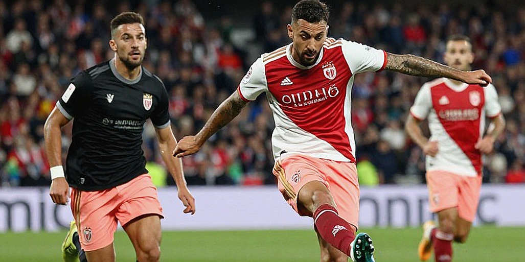 Militao trở lại sau sáu tháng: năm phút ở Bernabéu và hóa đơn 80 triệu euro không ai nhìn thấy