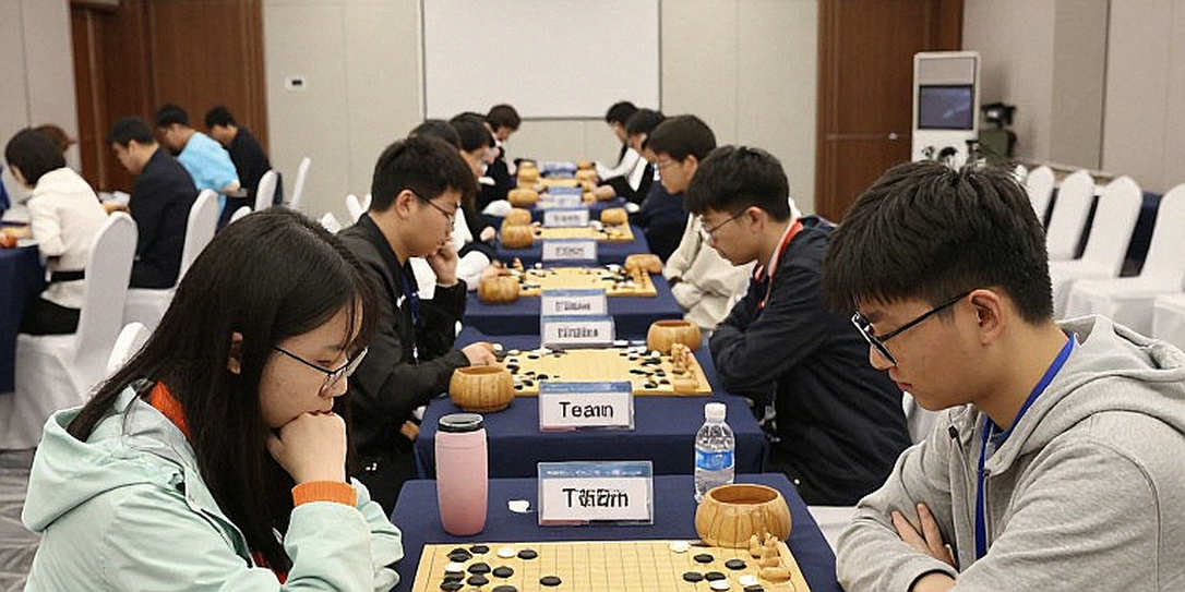 Nước cờ 9...a5 và cuộc chiến chống lại cỗ máy: Khi con người tìm lại bản sắc trên bàn cờ vua