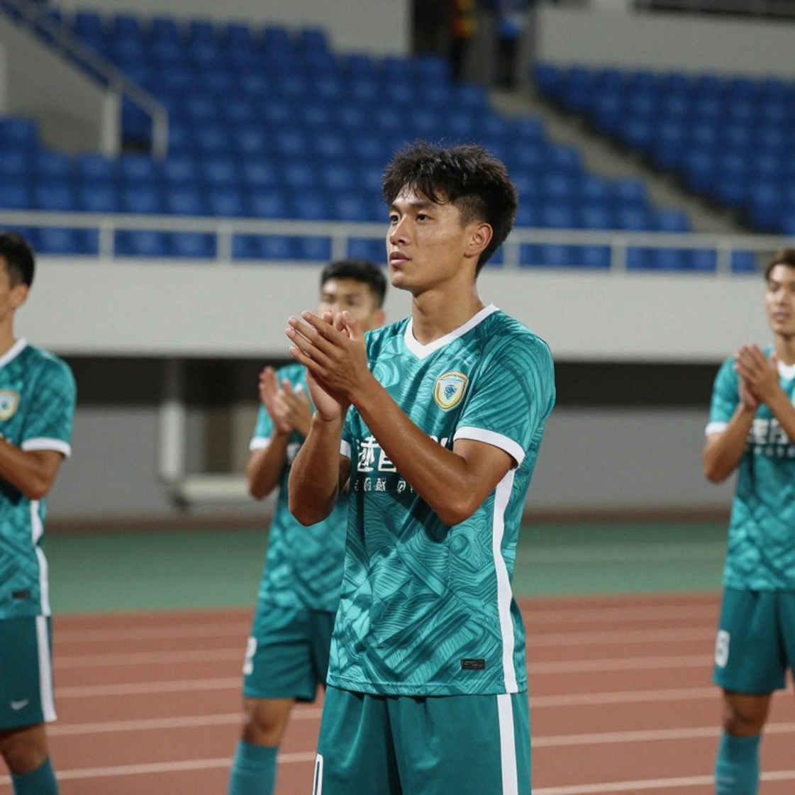 Sổ tay bóng đá cho trẻ em gái 6-9 tuổi: VFF, Magic Moves và bài toán tầng đáy của bóng đá nữ Việt Nam