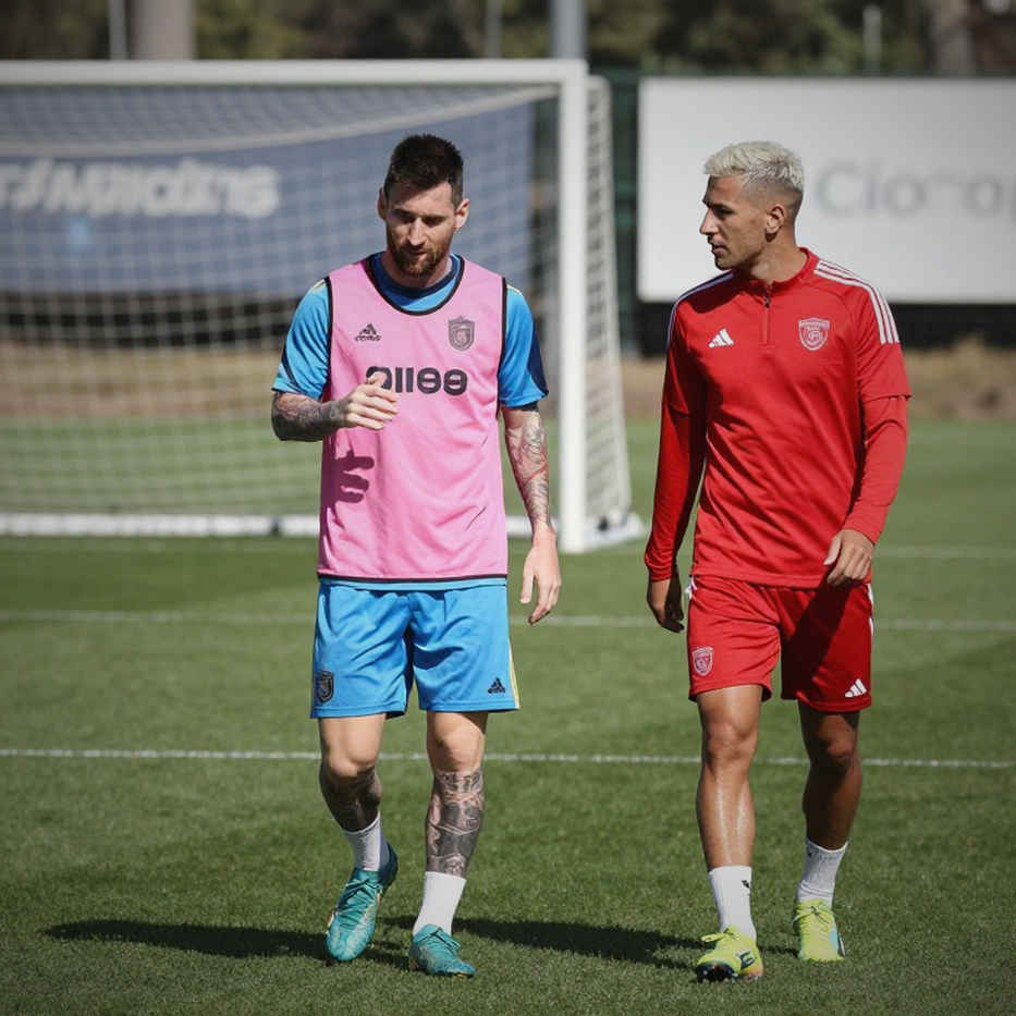 Phòng thay đồ Real Madrid từng tin Vinícius sẽ tới Arsenal: Khi ngôi sao gần ra đi mà vẫn ở lại