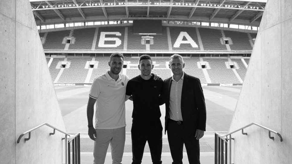 Real Madrid's Dressing Room Once Believed Vinícius Would Join Arsenal: When a Star Nearly Left but Stayed
