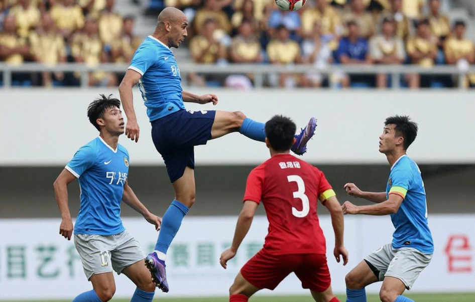 DPMM ký Holgado giữa án treo giò: canh bạc định giá bằng số tháng, không bằng bàn thắng