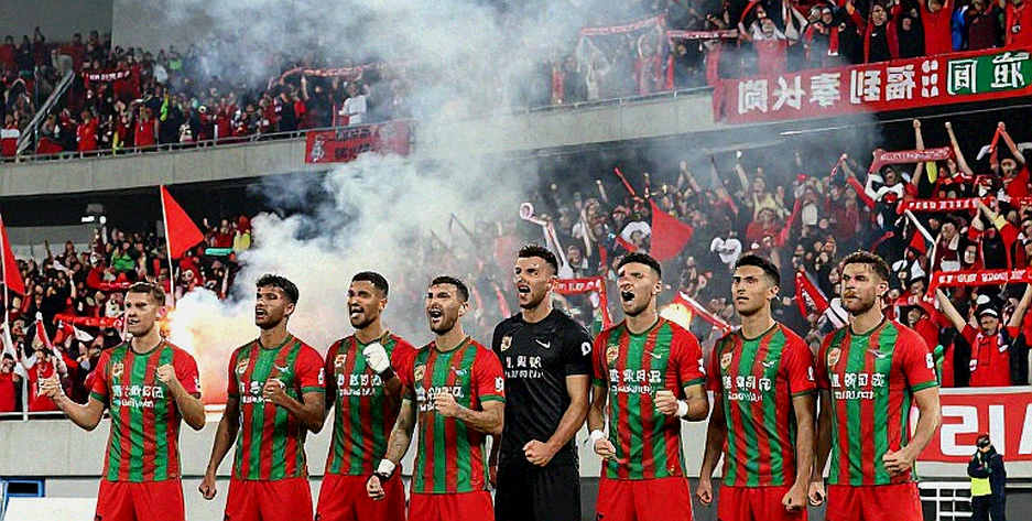 Phút 55 và phút 71: Mbappé, chiếc đầu gối trái và vùng xám của một chu kỳ mới
