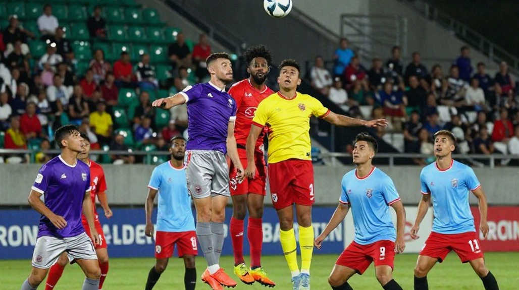 Tan Sinh's two kicks on Dinh Bac: one yellow card, public fury, and the gap in V-League's law Tan Sinh's two kicks on Dinh Bac: one yellow card, public fury, and the gap in V-League's law