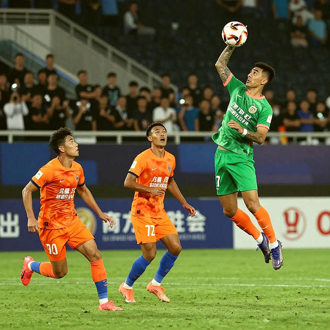 Dòng chảy xuất khẩu cầu thủ Việt Nam: Kinh tế chuyển nhượng của V.League nhìn từ khán đài B