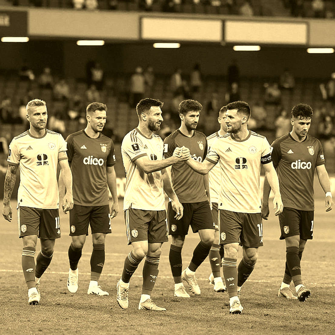 Mexico 0-2 Chile tại Memorial Coliseum: Khán đài vỡ trận, chuỗi năm trận không thắng và quyết định không dừng trận của trọng tài